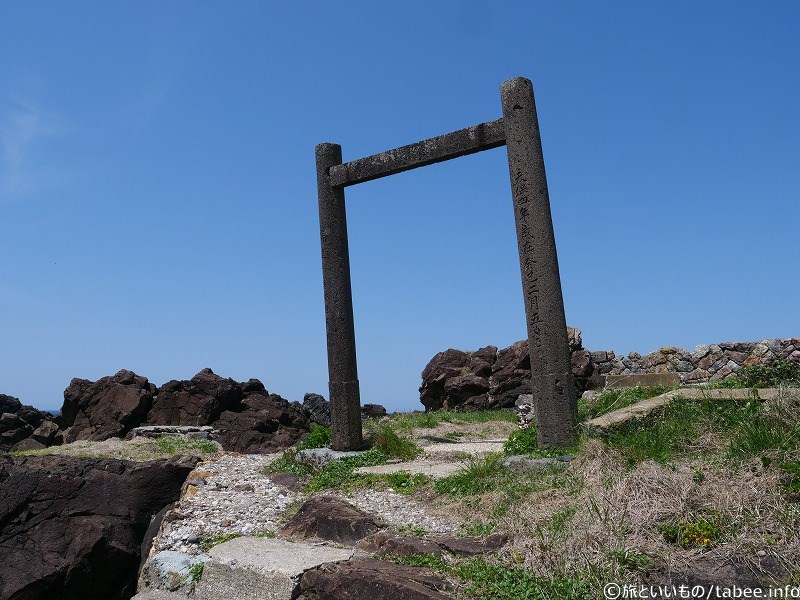 鳥居のようなものがあります