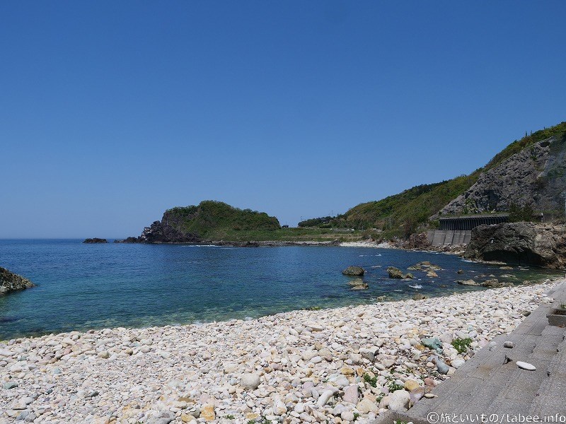 岩がゴロゴロしてる海岸