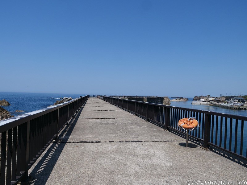 長い西防波堤
